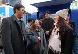 チェ・ヒョヨン文化体育観光部長官、ソウルの明洞を訪れ「中国人観光客」を歓迎