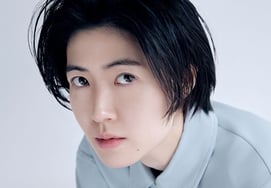 沈恩敬将以《般若大叔》首次登上韩国话剧舞台 [公式]