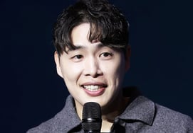 質疑応答を行うキム・ソグPD [★写真]