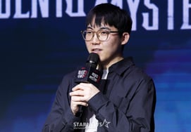 質疑応答を行うイ・ウォンギPD [★写真]