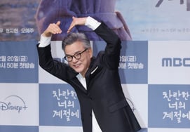 カン・ソクウ「初挑戦から大胆な手ハート」 [★写真]