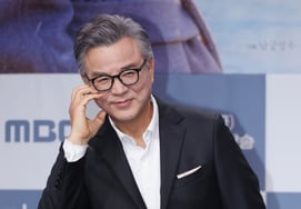 カン・ソクウ『重厚なボールハート』 [★写真]