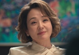 Bae Jong Ok (Lady Dua) công bố ảnh hưởng của người có quyền lực tuyệt đối trong giới tài chính