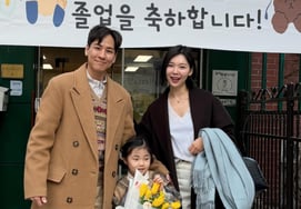 "离婚育儿"李多恩激动地说:"♥丽恩幼儿园毕业..每时每刻都谢谢你。" [Star Issue]