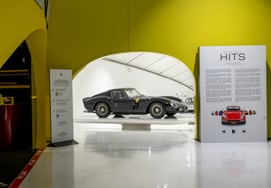 Ferrari откроет выставку в музее Энцо Феррари "Легендарные музыканты и их Ferrari"