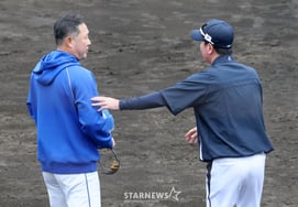 [Фото] Пак Джин Ман, тренер 'WBC' выигрывает.'