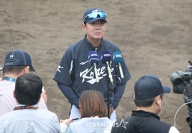 [Фото] Тренер Рю Джи Хён: «Я надеюсь, что эта игра станет хорошей вещью»