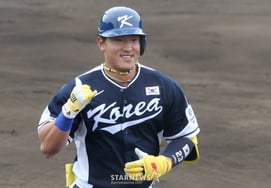 [B亮点★] K-巨炮手安贤敏，击出越过赤马球场的个人本垒打，WBC轰隆轰隆。 金道英也以2垒打启动！ 唇枪舌剑兄弟情