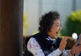 The behind-the-scenes story of a 54-year-old actor.."I can't even go back to my room". Confessing [a hotel goblin]