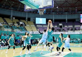 [Фото] "Счет в конце второй четверти 18-17"
