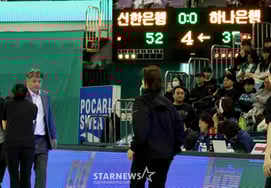 [Фото] Режиссер Ли Сан Бом, "Непонятый в Shinhan"