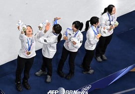 [an official announcement] 'Kim Medal' Diffusion of Bad Taegeukgi Scandal 'Shock' → Eventually, the Korean Sports and Olympic Committee directly moved "On-site correction strongly requested, apologized... Promise for immediate action" [Mila] [Official announcement '金메달 medal' spread of defective Taegeukgi scandal 'shock' → eventually moved directly to the Korean Sports and Olympic Committee "On-site correction strongly requested, apologized... Promise for immediate action" Milan Olympics]