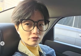 "44岁"安英美怀二胎...没有哈气，只有肚子凸起的D曲线