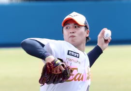 [フォト] ワン・イェンチョン 'ベールを脱いだ左腕ファイヤーボーラー'