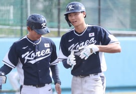 [フォト] キム・ジュウォンの三塁打、勝負はまだ終わっていない