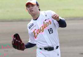 [Photo] Wang Yancheng's back twisted in the fastball of Chogu?'