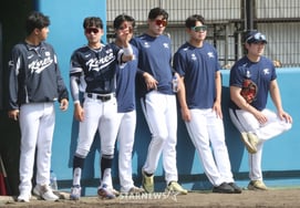 [Фото] Пак Хэ Мин прочитал лекцию о нише в сезоне песни