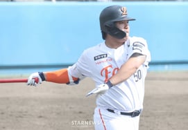 [フォト] カン・ベクホ「コンタクトが不十分だ」