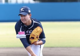 Он сказал, что 'Я не вышел даже 140 км' LG закончил вместо Вон Тхэина, идеальный KK в 1 иннинге! Попадает цель главного тренера [Место проведения Окинавы]