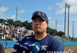 "Hanwha is in trouble."' Agreed again, admitted that Ryu Hyun-jin, who was 'up to 141km', was completely helpless in two perfect innings... I realized it after 21 years [Okinawa Station]