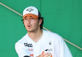 [フォト] ホワイト 「体側へ行きます」'