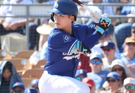 "Why did you stare at Hyesung?"'→Surprised' almost got it right in the first exhibition game, two hits and three RBIs! Yamamoto's unexpected two runs lost