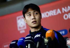 'ホン·ミョンボ監督のワールドカップ緊急事態' 崩れ落ちた韓国の中盤→'感動' 手術まで先延ばしにした闘志 "ペク·スンホ、国家代表のための決断"