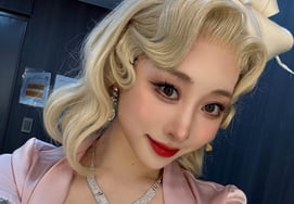 Доказательство бескрайних спектров...Ю Ён Чжон из Cosmic Girls завершает мюзикл "Шуга"