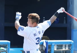 [Photo] Choi Hyungwoo. "Soft as water flows."