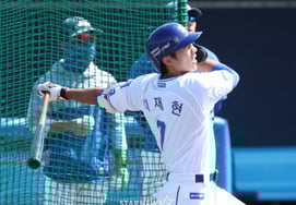 [Chụp ảnh] Lee Jae Hyun 'Cỡ này là home run ngoài trời rồi'