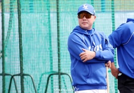 "Đã 44 tuổi rồi mà sao Samsung lại là ứng cử viên vô địch?" Đạo diễn Park Jin Man đã trả lời một cách thản nhiên trước nghi vấn của Choi Hyung Woo [Hiện trường Okinawa]