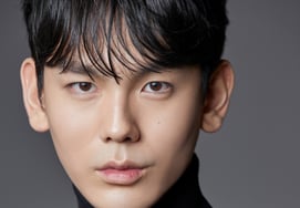 Ai là Jeong Lee Chan hấp dẫn nhất? Min Su Hong → Jung Chan đổi tên hoạt độngDoctor Shin' bắt đầu một khởi đầu mới."