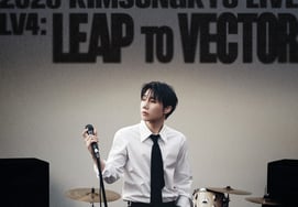 INFINITE's Kim Sung Kyu reveals the main poster for his solo concert "LV4."a raised look
