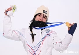 An 18-year-old Korean genius snowboarder who is a 'fractured fighting spirit gold' even fell in love with the beauty of Korea. Choi Gaon's '13 Olympic Stars' Selection [Milan Olympics]