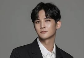 "XG Production" Idol-turned-producer Jay-Cops was arrested on suspicion of drug possession.."Checking"