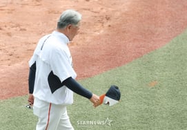 [Фото] Тренер Ким Кён Мун: "Что мне делать, если я проиграю подряд?"