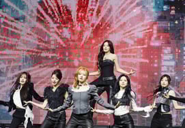 IVEの「華やかなカムバックステージ」 [★写真]
