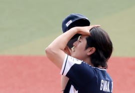 [相片儿] 郭彬的'抚摸着头发'