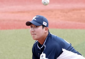 [フォト] ソン・ジュヨン『シングシングツーで入社式』