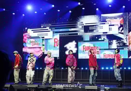 Daily: Декорации "Великолепная дебютная сцена" [★Фото]