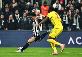 "The '126km' missile launched by Oh Hyun-kyu → the command tower also knelt down."" The local daily newspaper is also shocked!