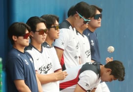 [Chụp ảnh] "Jung Woo Woo hôm nay cũng lật ngược tình thế rồi."'