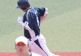 →签下307亿韩元的超大型合同:第一步竟然是让队友哭泣的大型本垒打…… 卢时焕也尴尬地表示"白色对不起！ 因为我也要维持生计。" [冲绳现场]