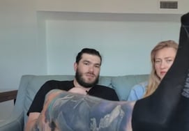 Ponce khoe ảnh xăm mới hoàn toàn phủ kín chân và thiết kế cùng vợ → Star Wars"