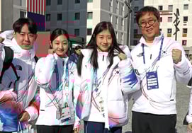 Bộ trưởng Văn hóa, Thể thao, Thể thao và Du lịch Choi Hwi Young chào đón các vận động viên Olympic mùa đông tại sân bay quốc tế Incheon trở về nước