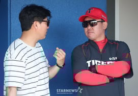 [Фото] Тренер Ли Бом Хо: "KIA" по-прежнему сильна.'