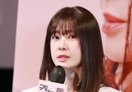 イ・ヨウォン、出産11年ぶりに子供を初公開..母とこれほど似ているの？ [サリムナム]