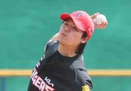 [Chụp ảnh] 'Trận đấu trực diện' của Hwang Dong Ha