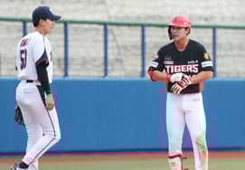 [Фото] Чон Хён Чхан 'Существование в тройке'