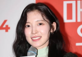 Arin's Mad Dance Office. Trust me' [★ Photo]